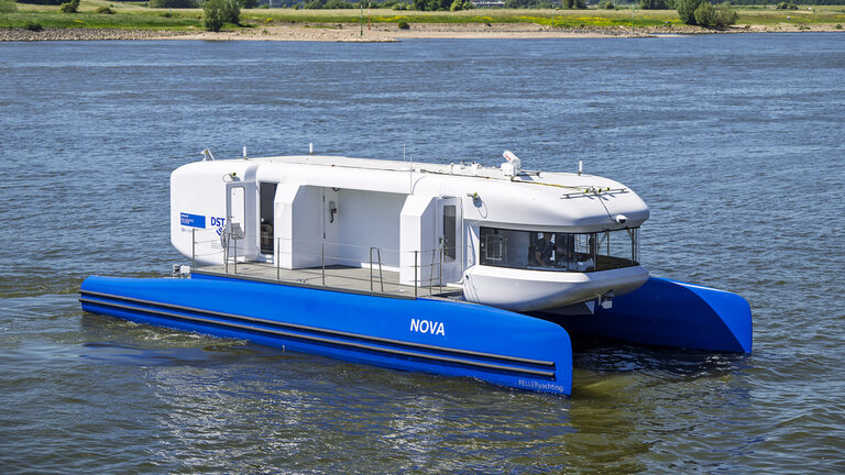 Forschungsschiff Nova.