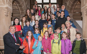 Gruppenfoto Schüler aus Omis