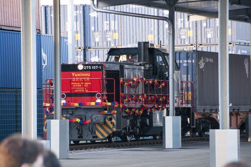 Ein Zug der Waren aus Wuhan nach Duisburg transportiert