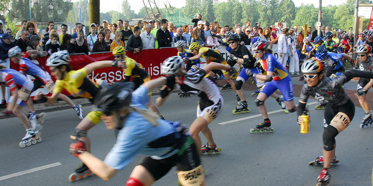 Inline Skater bei einem Wettlauf
