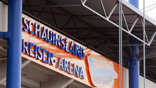 Schriftzug Schauinsland-Reisen-Arena am Stadion