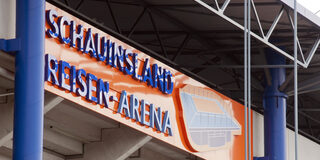 Schriftzug Schauinsland-Reisen-Arena am Stadion