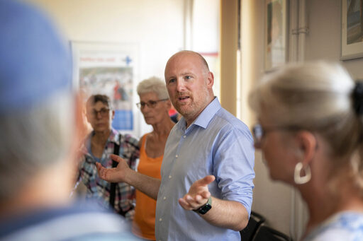 Tag der offenen Tür im Rathaus mit OB Sören Link und Besuchergruppe