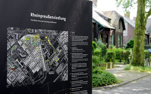 Informationstafel mit Routenvorschlag