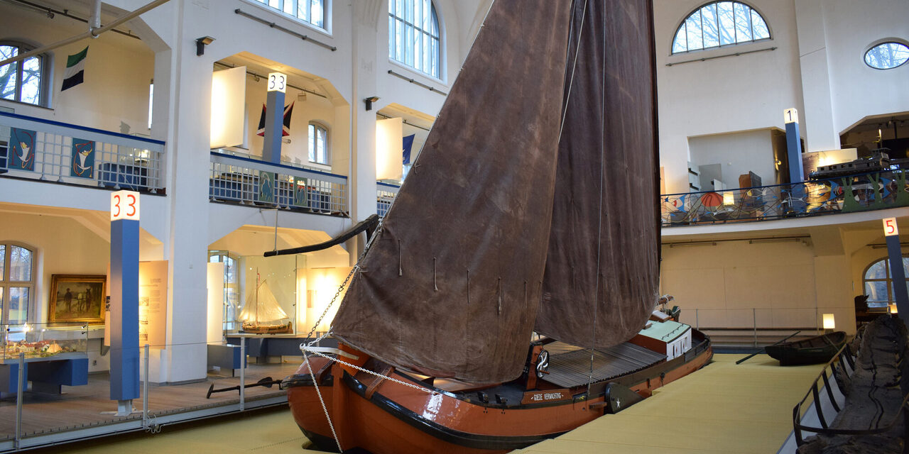 Historisches Schiff im Museum der Deutschen Binnenschifffahrt Duisburg