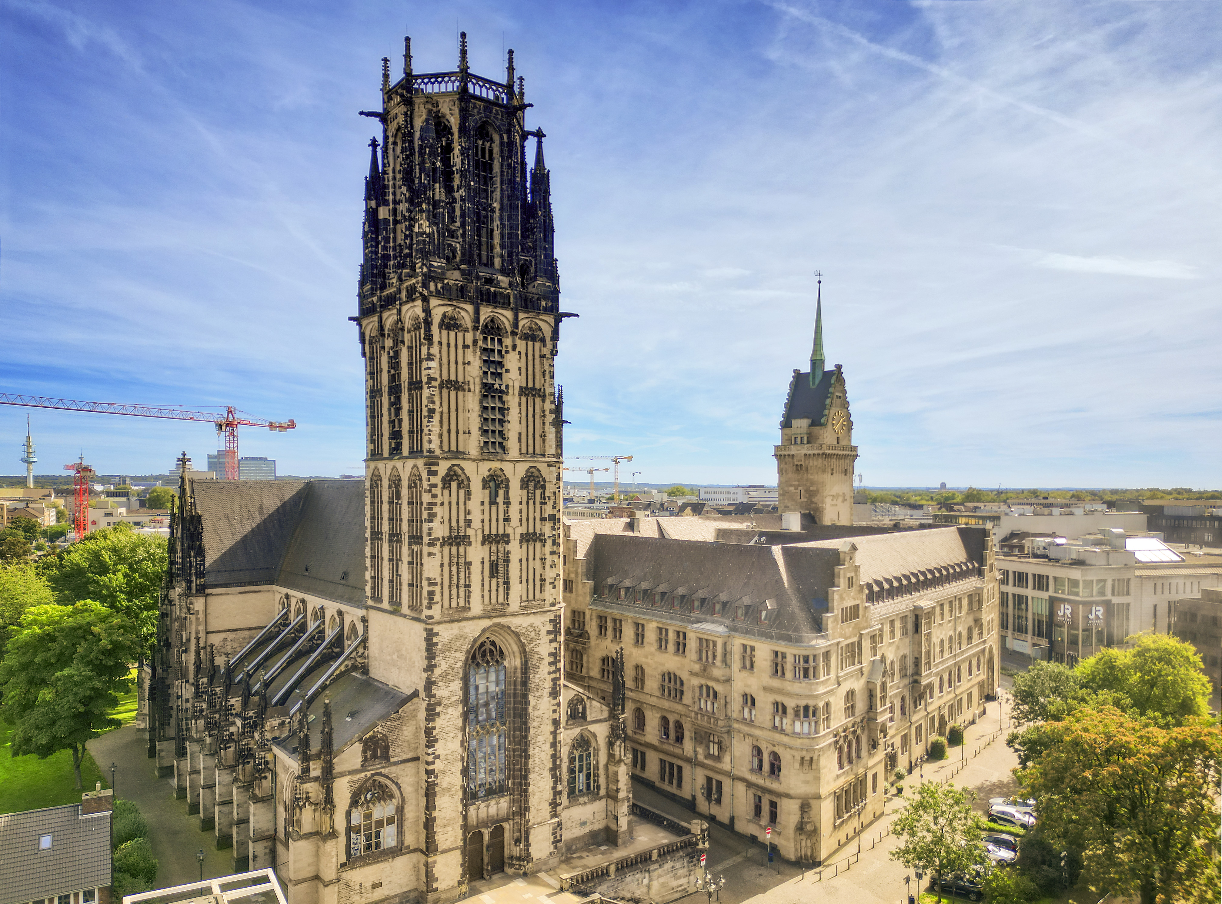 Salvatorkirche und Rathaus