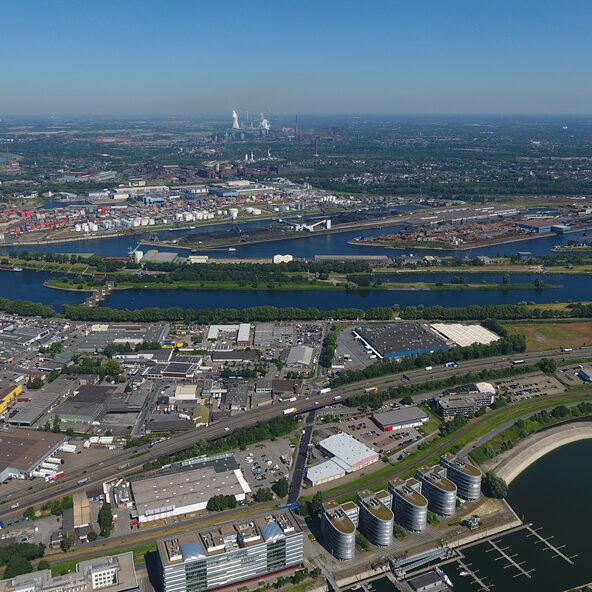 Luftaufnahme Duisburger Hafen aus Richtung Innenhafen