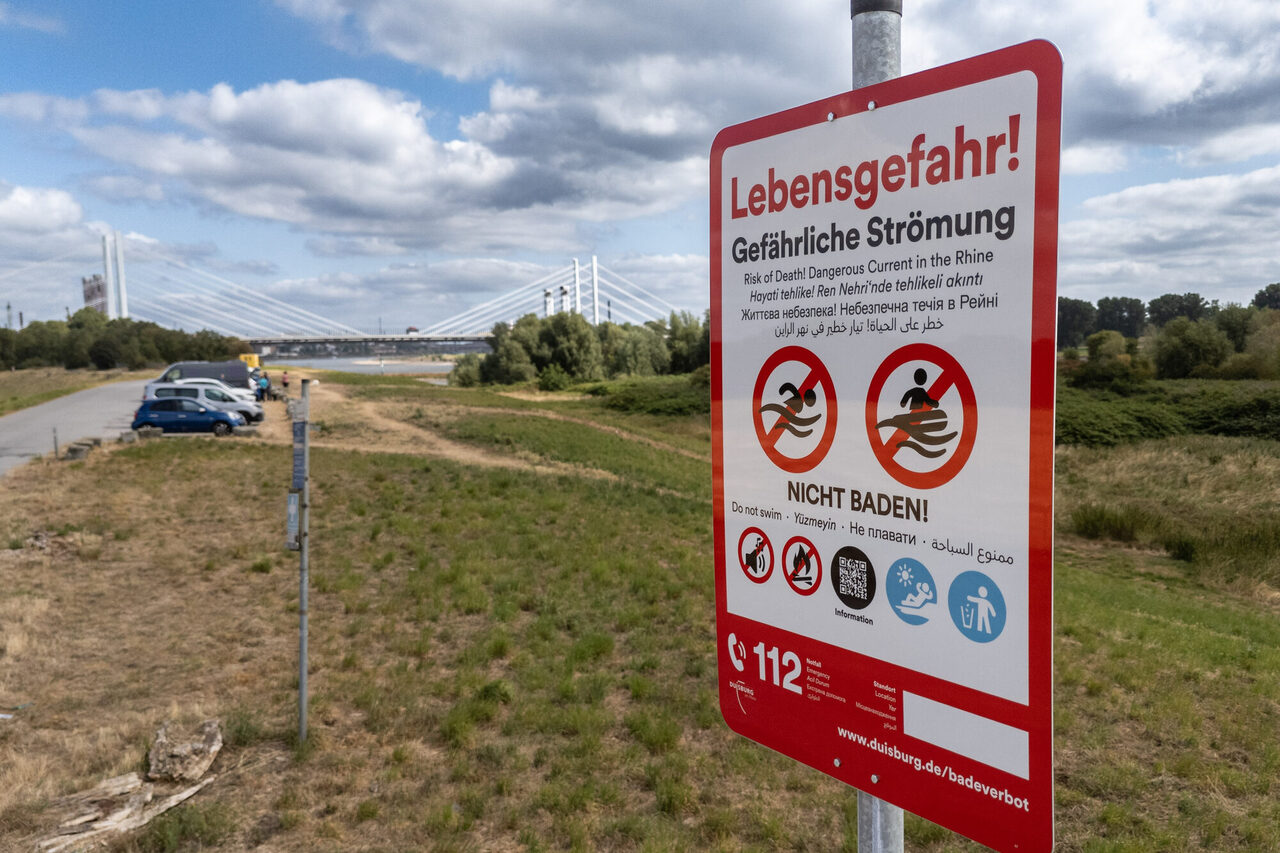 Beschilderung Badeverbot im Rhein