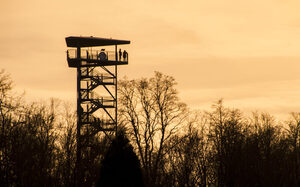 Aussichtsturm im Sonnenuntergang