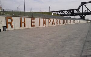 RheinPark Duisburg Schriftzug an mauer